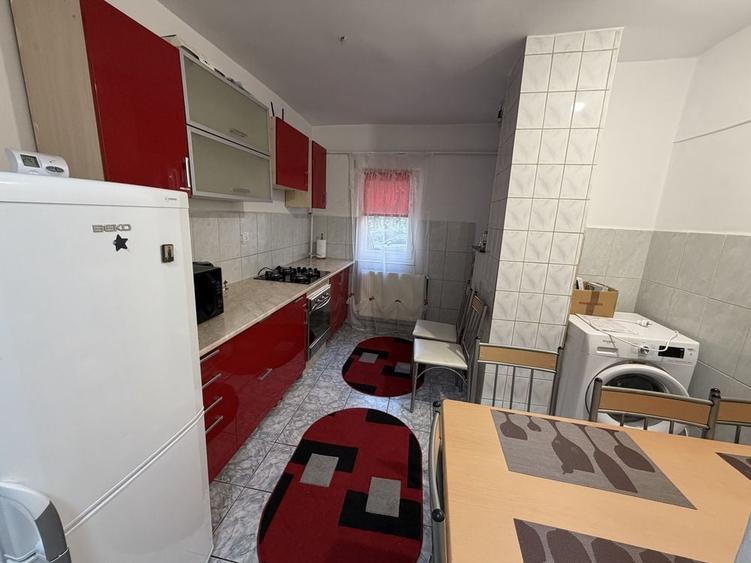Apartament cu 4 camere decomandat în Micro 4