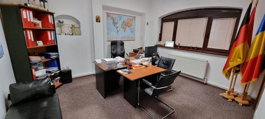Spațiu comercial, de 478 mp, în Capitol