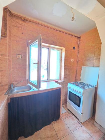 Apartament cu 3 camere decomandat în 1 Decembrie