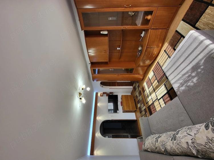 Apartament cu 3 camere semidecomandat în Ghencea