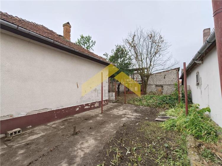 Casă individuală cu 4 camere cu Canalizare în Periferie
