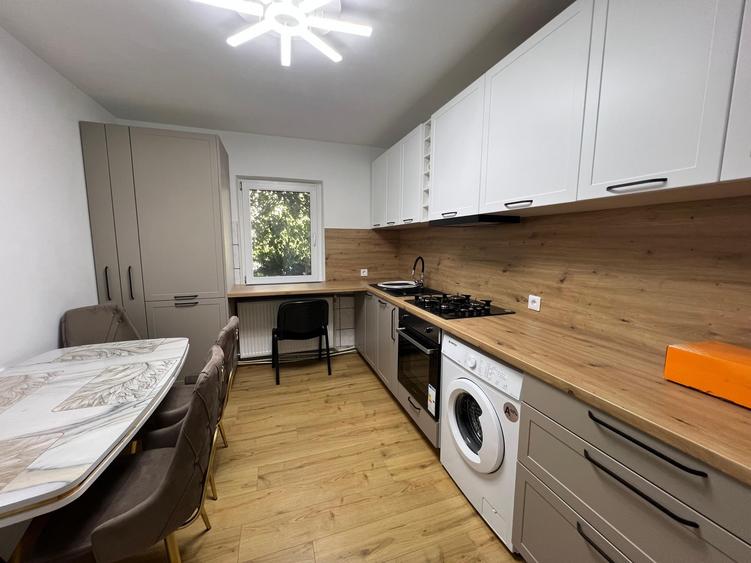 Apartament cu 3 camere decomandat, mobilat în Mărăști