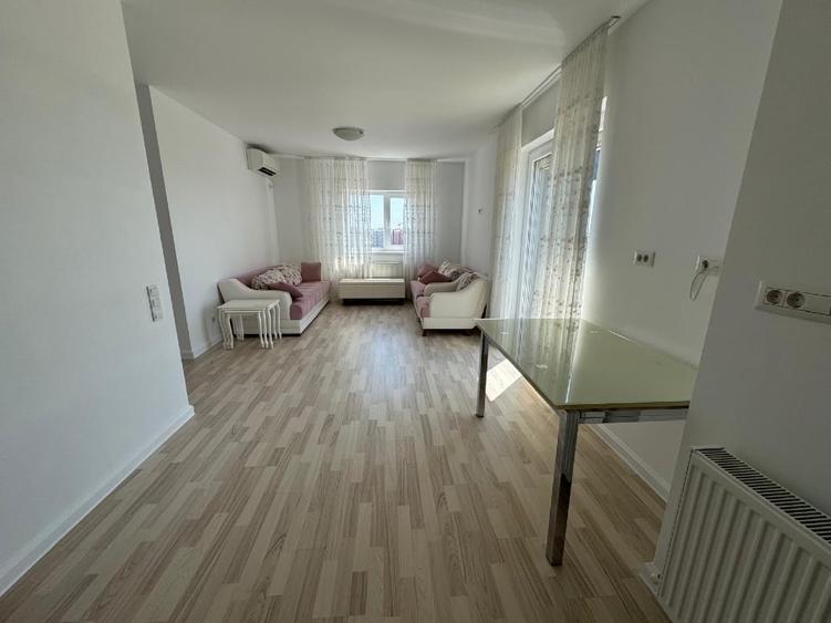 Apartament cu 3 camere semidecomandat, mobilat în Titan