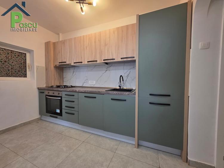 Apartament cu 3 camere semidecomandat în P-ța Romană