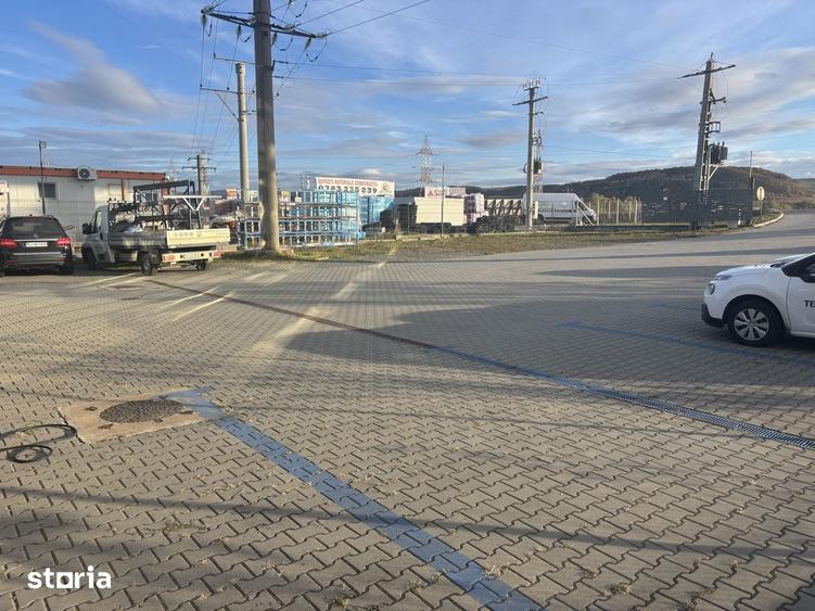 Spațiu comercial, de 1,350 mp, în Florești