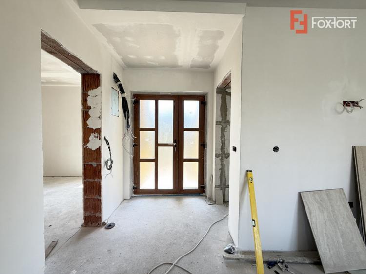 Casă cu 5 camere cu Teren 348 Mp în Săcălaz