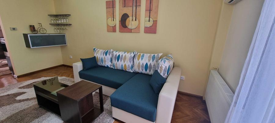 Apartament cu 3 camere decomandat, mobilat în Tudor