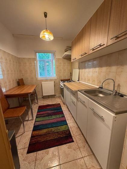 Apartament cu 3 camere decomandat în Racova