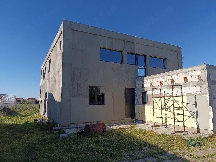 Casă cu 2 camere cu Teren 1600 Mp în Gottlob
