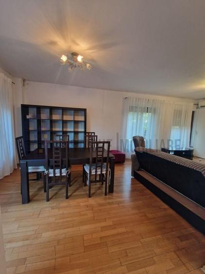 Casă individuală cu 5 camere cu Canalizare în Central