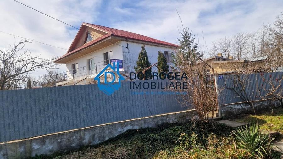 Casă individuală cu 6 camere cu Canalizare în Cataloi