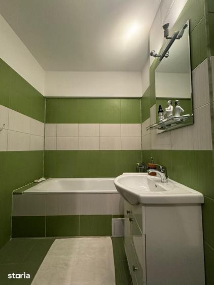 Apartament cu 3 camere semidecomandat în Victoriei