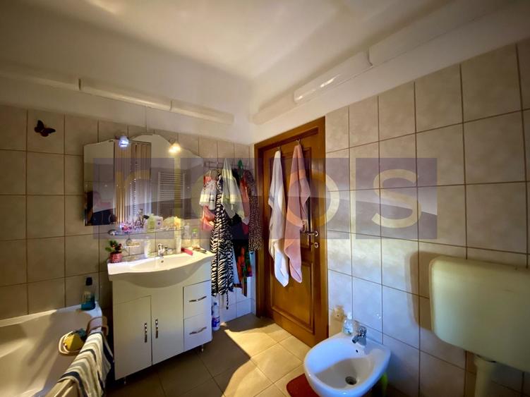 Apartament cu 3 camere decomandat, mobilat în Sebastian