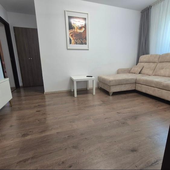 Apartament cu 3 camere semidecomandat în Nerva Traian