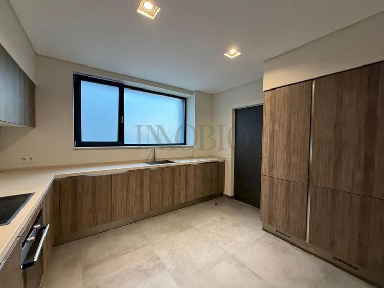 Apartament cu 4 camere în Primăverii