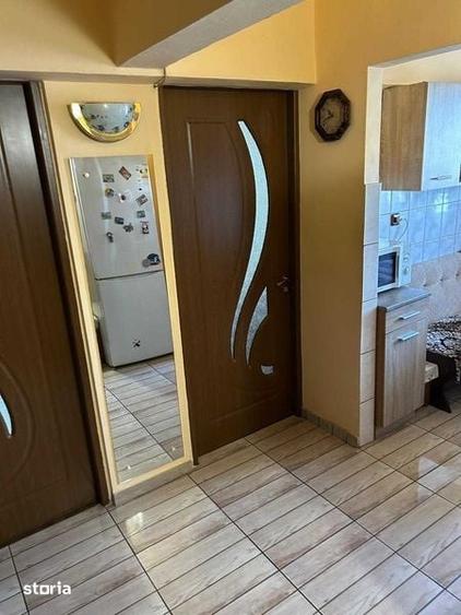 Vand apartament 2 camere, decomandat, zona Pietei - 1
