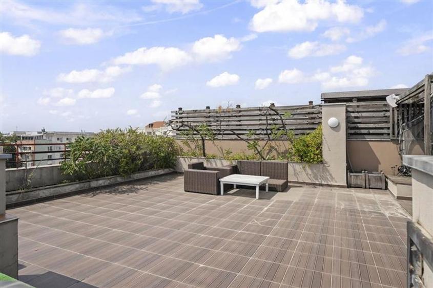 Penthouse cu 6 camere decomandat, mobilat în Aviatorilor