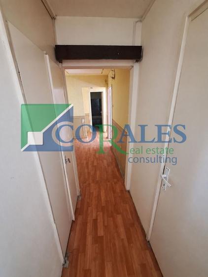 Apartament cu 3 camere decomandat în Lipovei