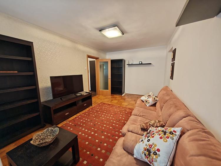 Apartament cu 3 camere semidecomandat, mobilat în Muncii