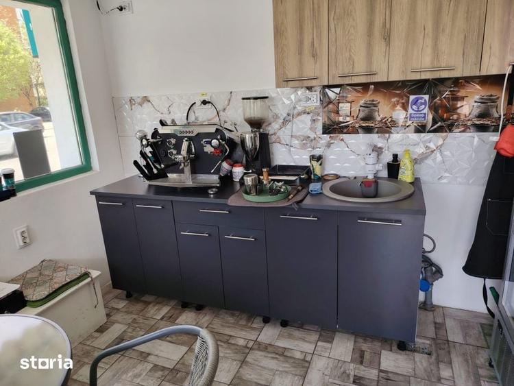 Spațiu comercial, de 300 mp, în Rovine