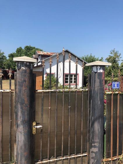 Casă cu 4 camere în Broșteni