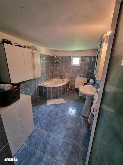 Casă cu 4 camere cu Teren 2000 Mp în Vlădești