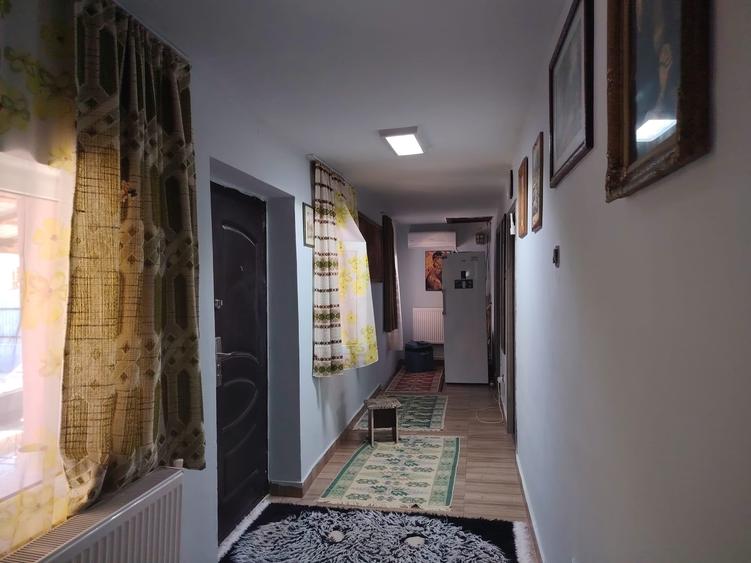 Casă individuală cu 3 camere cu Piscina în Ișalnița