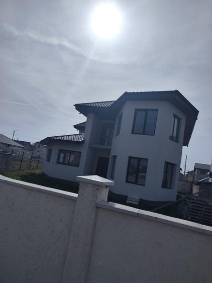 Casă individuală cu 6 camere cu Canalizare în Agigea