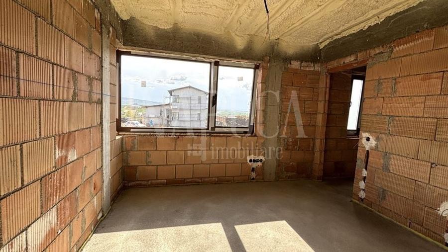 Casă individuală cu 4 camere cu Canalizare în Dezmir