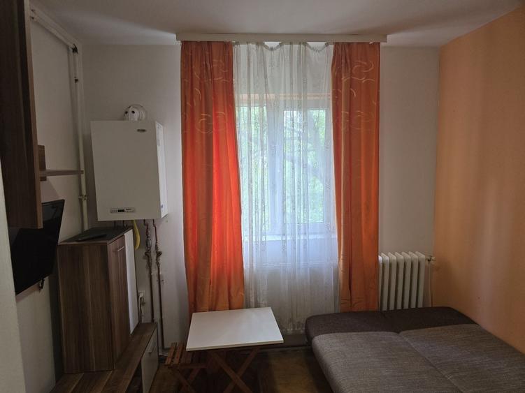 Garsonieră decomandată în Central