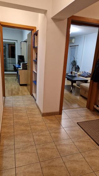 Apartament cu 3 camere decomandat în Aviației — fotografia 3