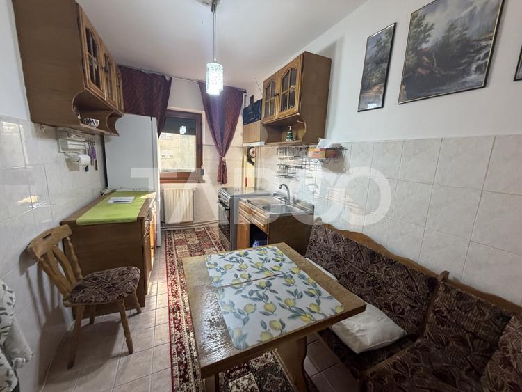 Apartament cu 3 camere decomandat, mobilat în Făgăraș
