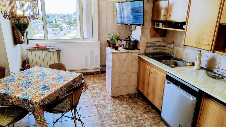 Apartament cu 4 camere decomandat, mobilat în Ștefan cel Mare