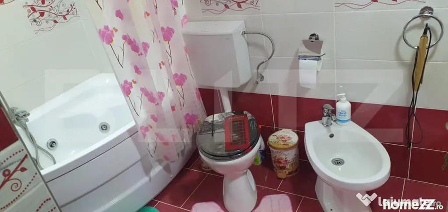Casă cu 7 camere cu Teren 1750 Mp în Central