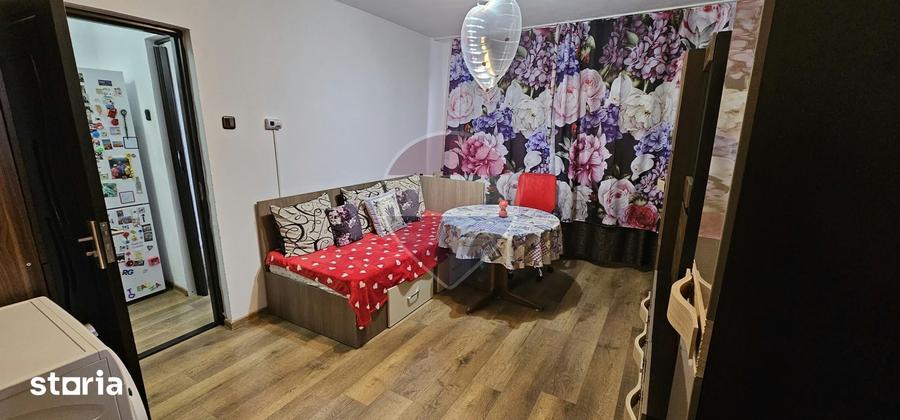 Apartament cu 3 camere semidecomandat în Central