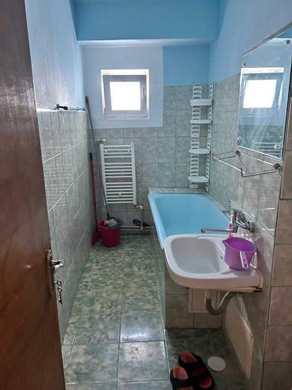 Apartament cu 3 camere decomandat în Crângași