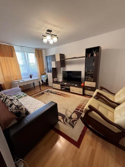 Apartament cu 3 camere decomandat, mobilat în Drumul Taberei