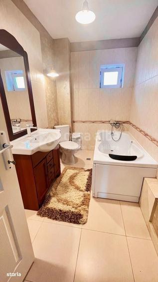 Casă cu 4 camere în Sărărie