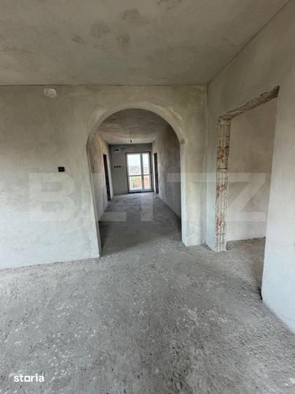 Casă cu 8 camere cu Teren 700 Mp în Șcheia