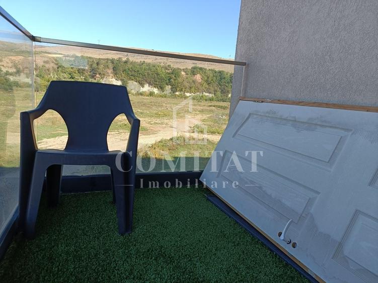 Apartament cu 3 camere semidecomandat, mobilat în Florești