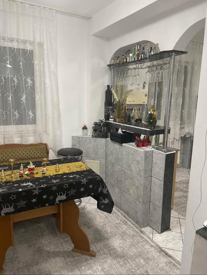 Apartament cu 4 camere decomandat în Central