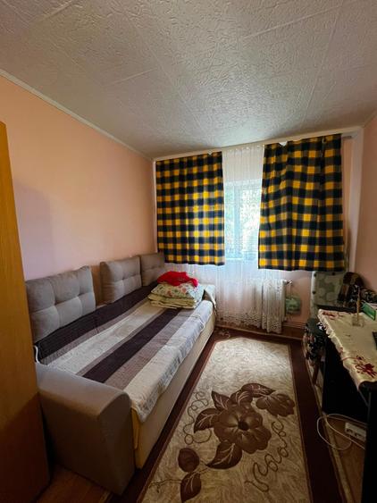 Apartament cu 3 camere semidecomandat în Dacia