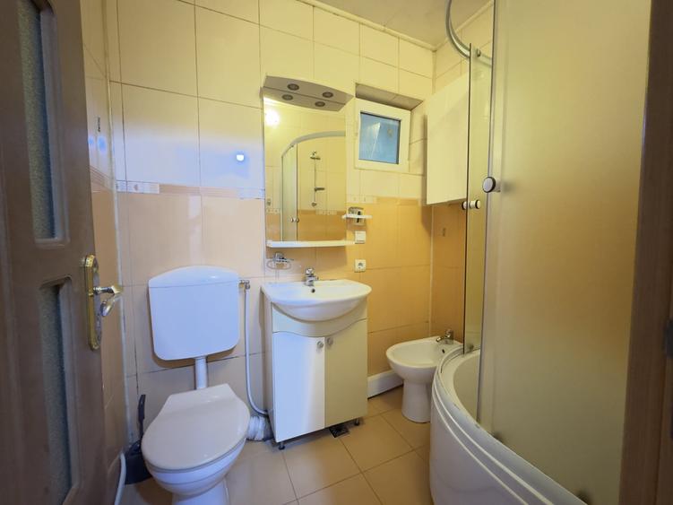 Apartament cu 2 camere semidecomandat, mobilat în Milcov