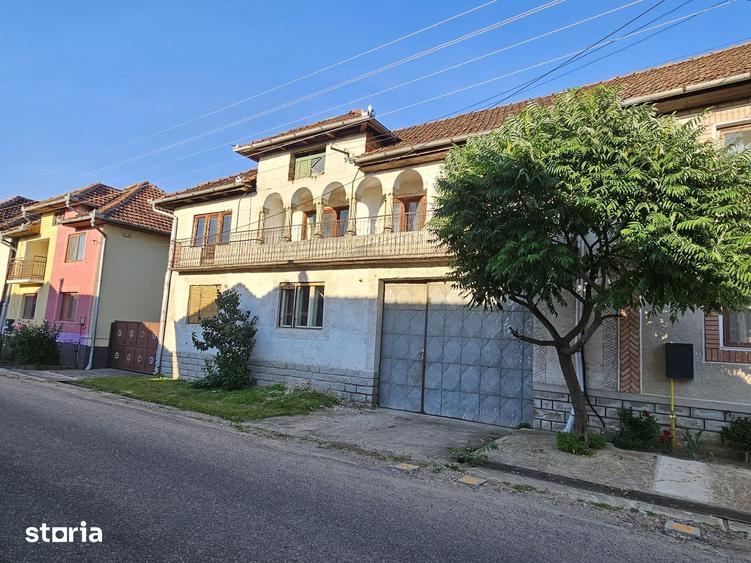 Casă cu 6 camere cu Teren 2000 Mp în Buntești
