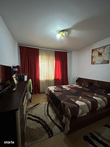Apartament cu 3 camere decomandat în Eremia
