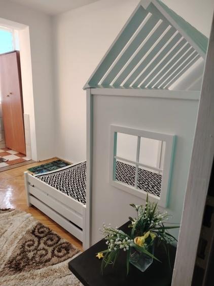 Apartament cu 3 camere decomandat, mobilat în Gara de Nord