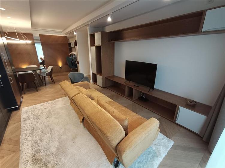 Apartament cu 2 camere semidecomandat, mobilat în Central