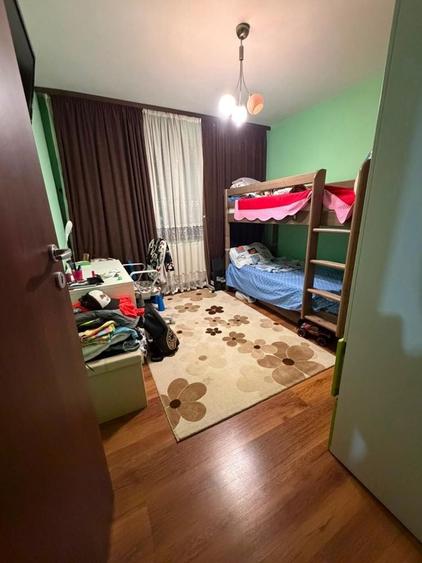 Apartament cu 3 camere decomandat în Exterior Vest