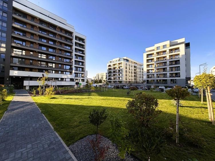 Apartament cu 2 camere semidecomandat, mobilat în Tractorul