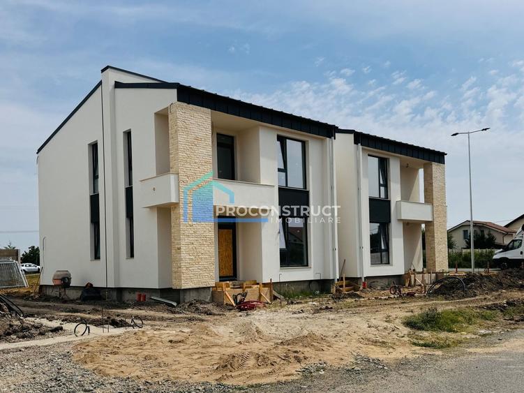 Duplex cu 4 camere cu Canalizare în Moșnița Nouă
